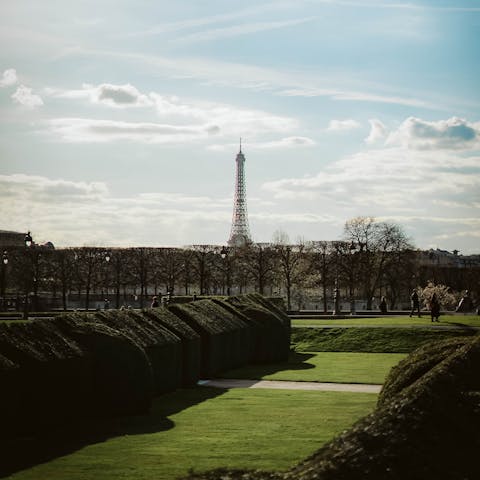 Take croissants to Jardin des Tuileries for an alfresco breakfast