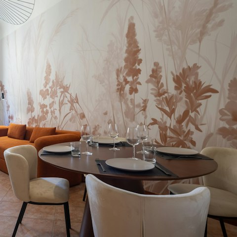 Enjoy local ingredients and plan a new day at the dining table