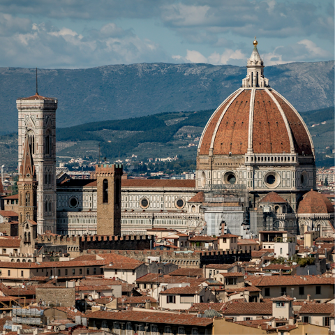 Head ten minutes north east to take in the majestic cathedral of Santa Maria del Fiore