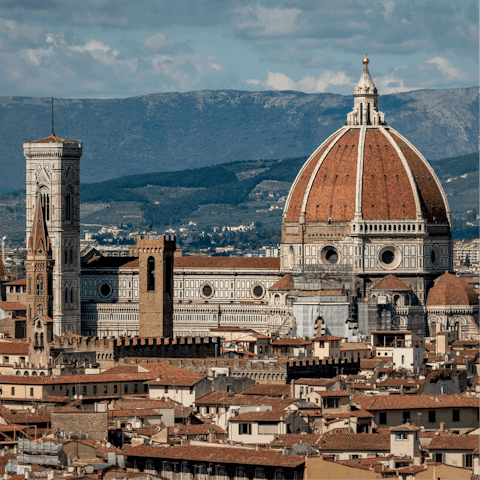 Head ten minutes north east to take in the majestic cathedral of Santa Maria del Fiore