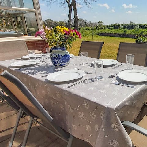Enjoy a delicious alfresco meal on sunny days