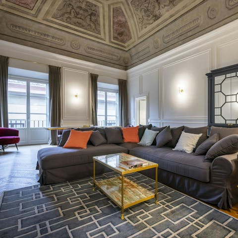 Unwind under the 16th-century frescoes in the living area