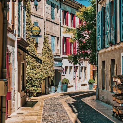 Stay a short stroll from Saint-Rémy-de-Provence