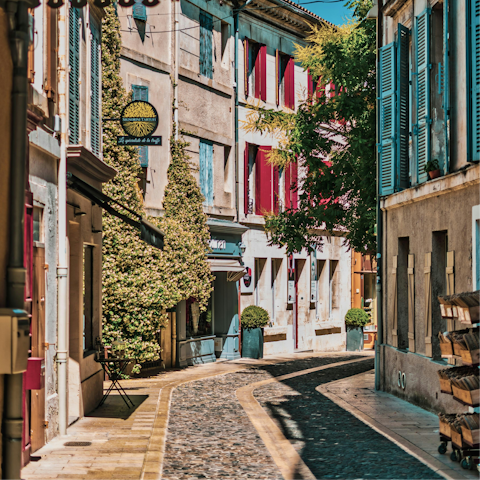 Stay a short stroll from Saint-Rémy-de-Provence