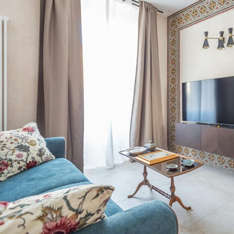Swap cobblestones for cushions and kick back in the cosy living room