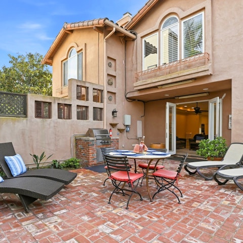 Enjoy group barbecues in the California sunshine from the patio garden