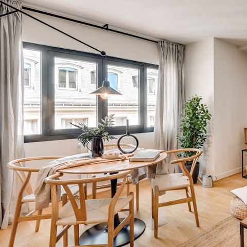 Enjoy some macarons at the dining table