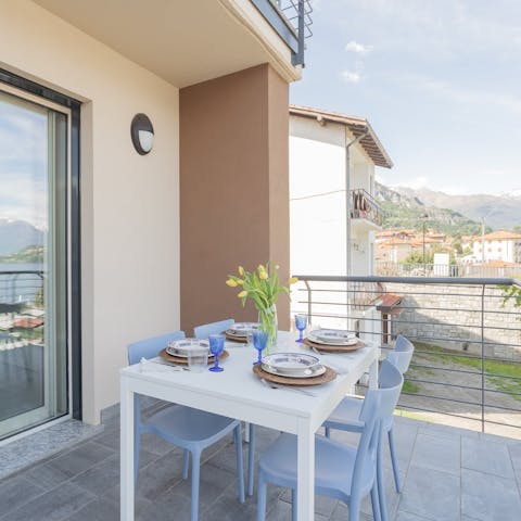 Gather together in the outdoor dining area for delicious alfresco meals