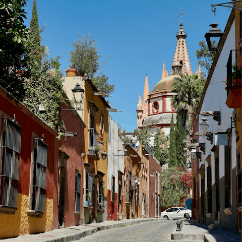 Discover San Miguel de Allende, located moments from the door