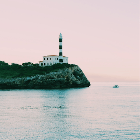 Explore Portocolom on foot – Platja S'Arenal is a short walk away