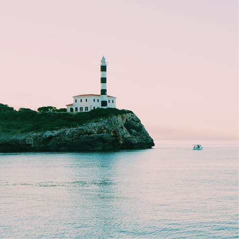 Explore Portocolom on foot – Platja S'Arenal is a short walk away