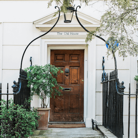 Start your stay with a stroll through historic Kensington