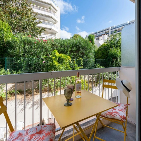 Enjoy morning coffee and evening drinks across the apartment’s two balconies