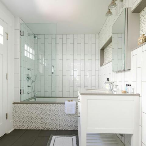 Wash off the sea salt in the mosaiced bathtub