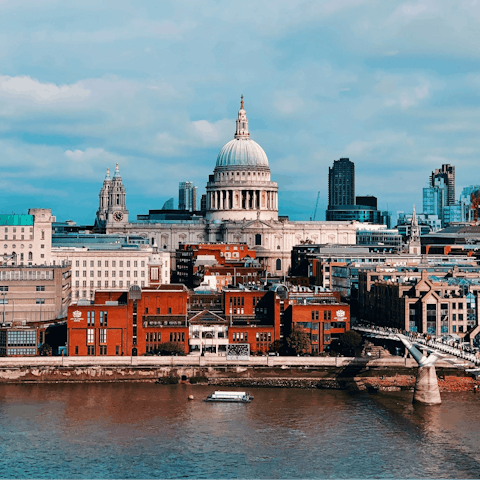 Walk three-minutes to Earl's Court station and be in cenral London in less than twenty minutes