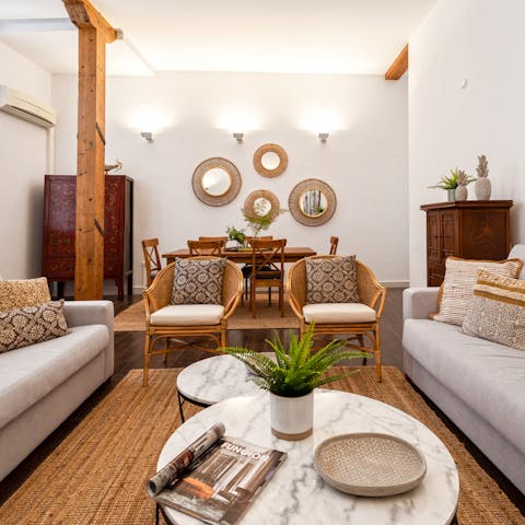 Unwind in a bohemian living space, where you can watch a movie on your Smart TV