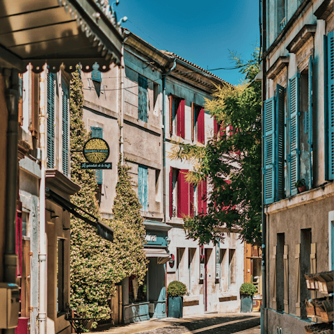 Wander the quaint, cobbled streets of Saint-Remy-de-Provence