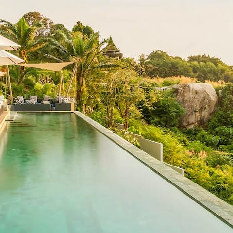 Keep cool in the infinity swimming pool