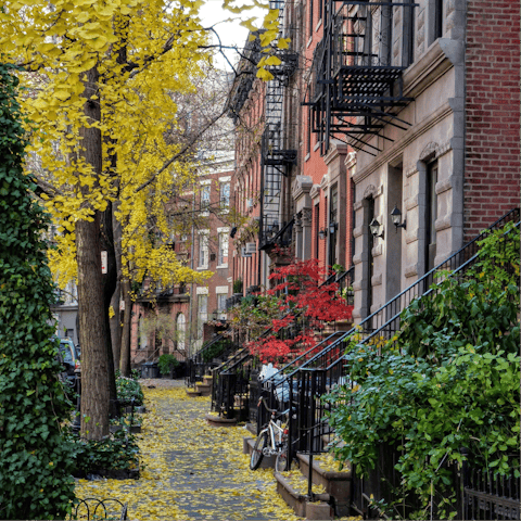 Amble through Greenwich Village for cafés, bars, and shops