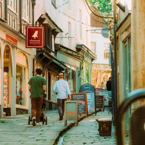 Drive 5 minutes into Frome for markets, shops, and cafés