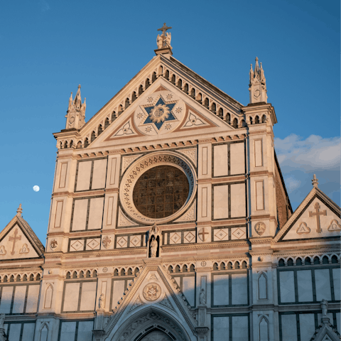 Take a scenic ten-minute stroll to the Basilica di Santa Croce