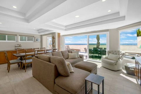 Step straight onto the sand from the open living space