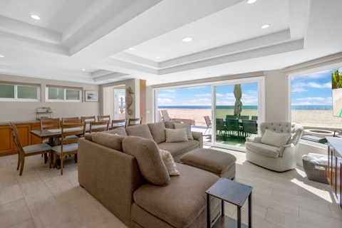 Step straight onto the sand from the open living space