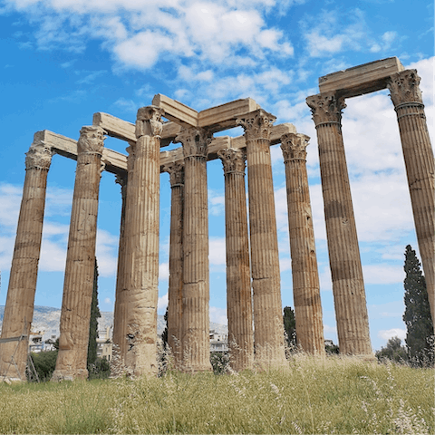 Take some photos of the Temple of Olympian Zeus, just over 1 kilometre away