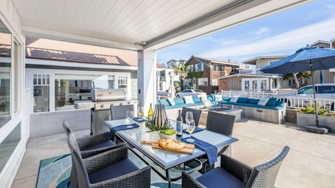 Share breakfast and barbecues on the sunny patio