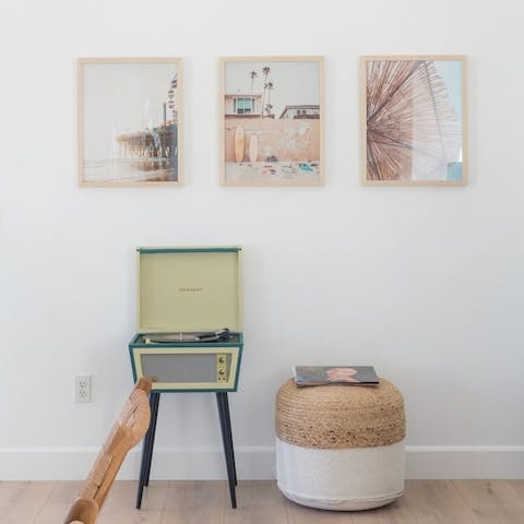 Play your favourite tunes on the retro record player