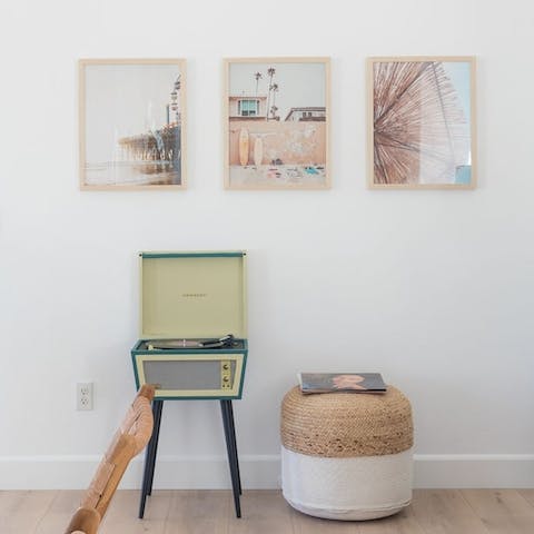 Play your favourite tunes on the retro record player