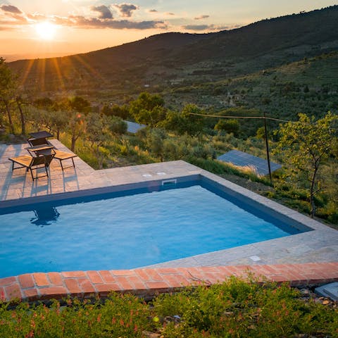 Spend magical days by the pool, hiking or exploring the hilltop town of Cortona