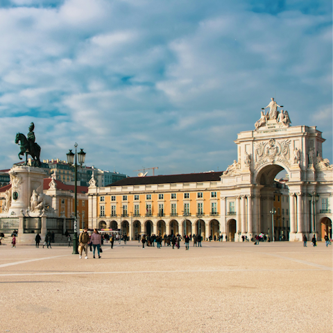 Start your sightseeing adventure at Praça do Comércio