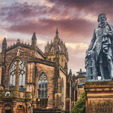 Stay a fifteen-minute walk from St Giles' and the Royal Mile