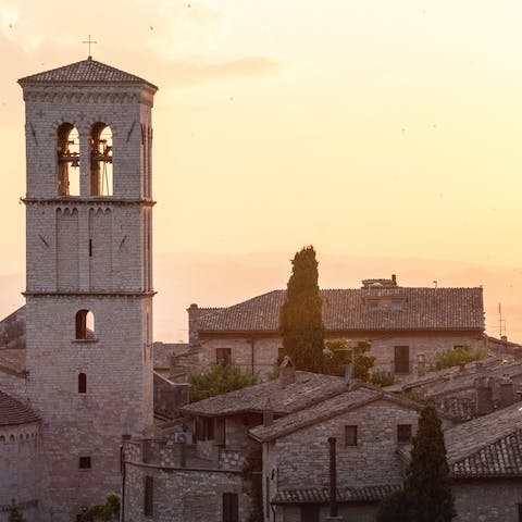 Explore the majestic towns of the region – Assisi is a short drive away