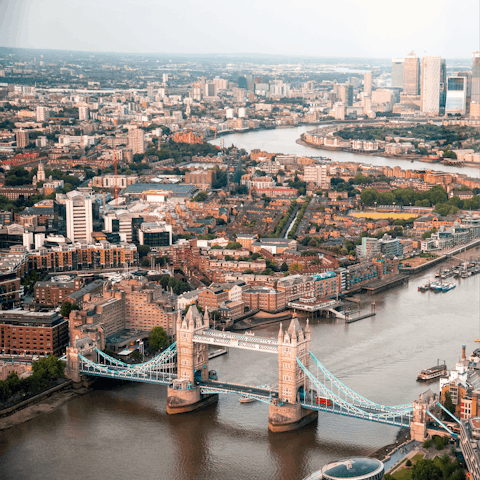 Grab a coffee and stroll to Tower Bridge