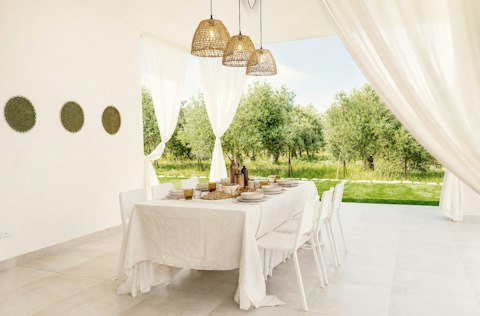 Enjoy a leisurely alfresco lunch overlooking the garden