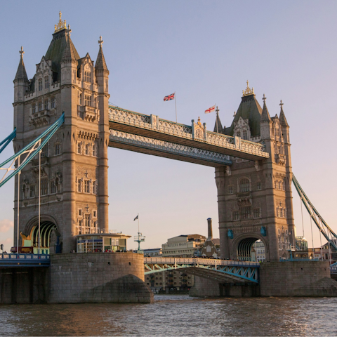 Start your sightseeing adventure with a stroll to London Bridge