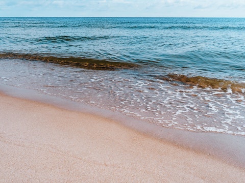 Walk to Fig Tree Bay beach in around ten minutes