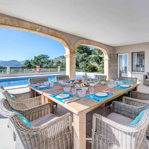 Take your meals outside on the shady terrace