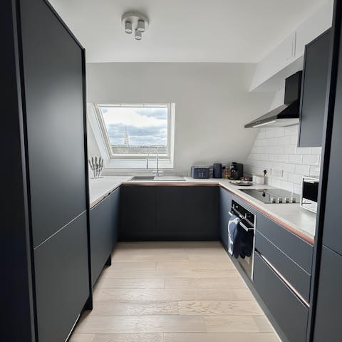 Whip up a full English breakfast in the sleek kitchen