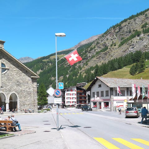 Wander about the surrounding resort town of Saas-Grund for restaurants, shopping and nightlife
