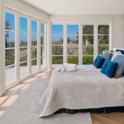 Wake up each morning  in the main bedroom to sunshine and stunning views
