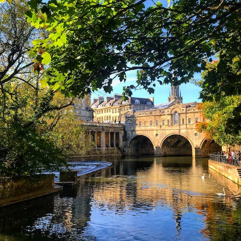 Stay within walking distance from the beautiful centre of Bath