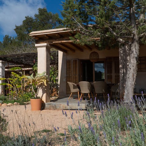 Gather on the outdoor dining terrace for an alfresco feast