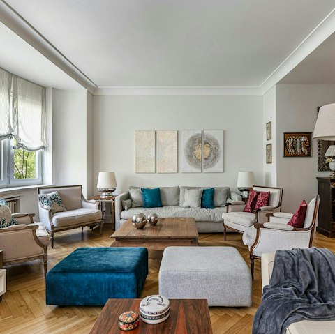 Gather together for pre-dinner drinks in the sitting room