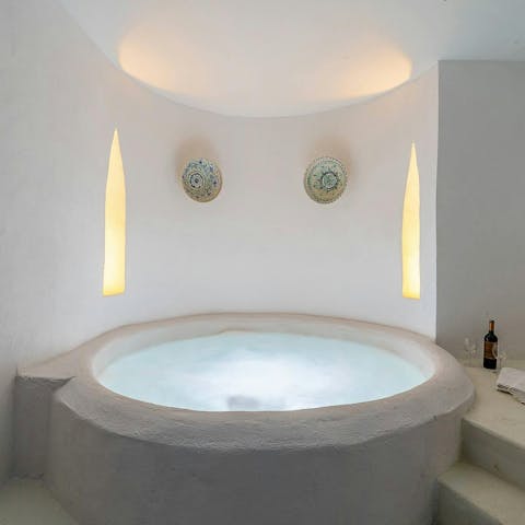 Relax in the jacuzzi after a day spent sightseeing