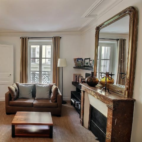 Admire the original fireplace and gilded mirrors, a reminder of the 19th century