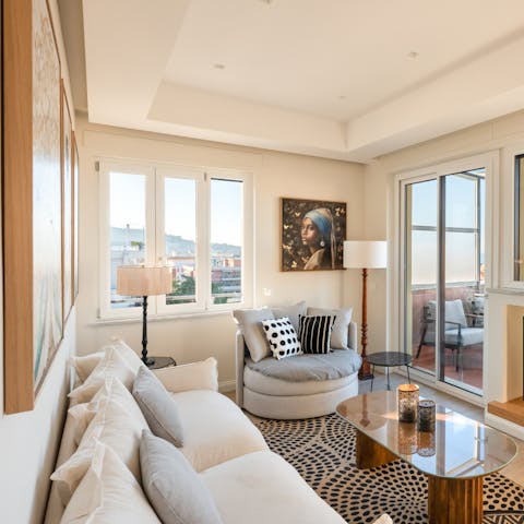 Take in the view from every corner of every living space