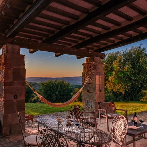 Tuck into a bowl of pasta and share a bottle of Tuscan wine around the alfresco dining table